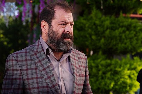 Erdem Akakçe - Benim Güzel Ailem - Episode 1 - Kuvat elokuvasta