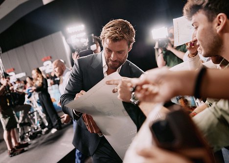 Netflix's Extraction 2 New York Premiere at Jazz at Lincoln Center on June 12, 2023 in New York City - Chris Hemsworth - Extraction 2 - De eventos