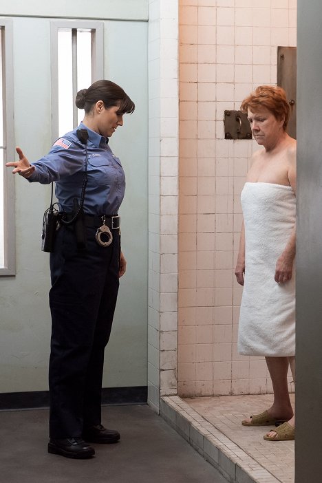 Beth Fowler - Orange Is the New Black - Králík, lebka, králík, lebka - Z filmu