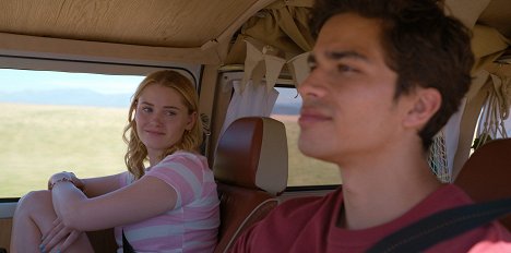 Virginia Gardner, Alex Aiono - See You on Venus - Van film