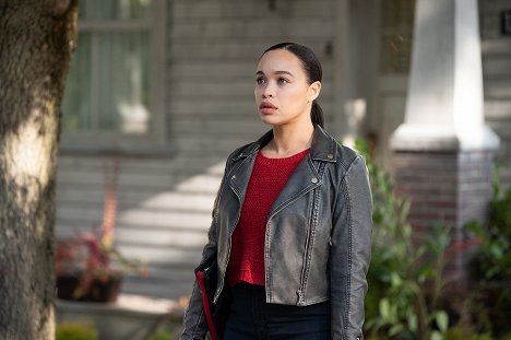 Cleopatra Coleman - Cobweb - Photos