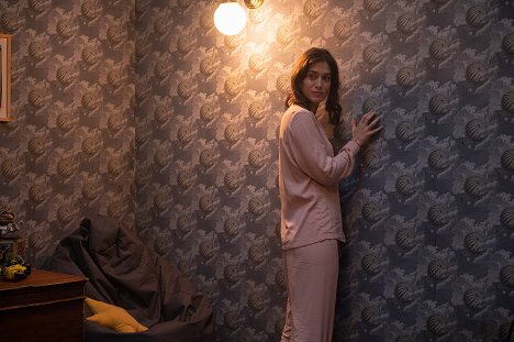 Lizzy Caplan - V zajatí zla - Z filmu