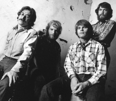 Stu Cook, Tom Fogerty, John Fogerty, Doug Clifford - Travelin' Band: Creedence Clearwater Revival at the Royal Albert Hall - Van film
