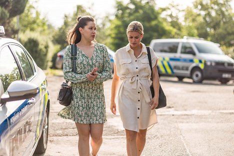 Sabina Rojková, Patricie Pagáčová - Ordinace v růžové zahradě - Valerie - Photos