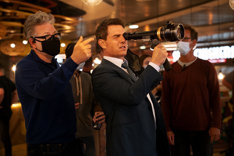 Christopher McQuarrie, Tom Cruise - Mission: Impossible - Dead Reckoning Part One - Van de set