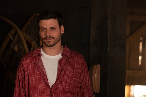 François Arnaud - Yellowjackets - Burial - Photos