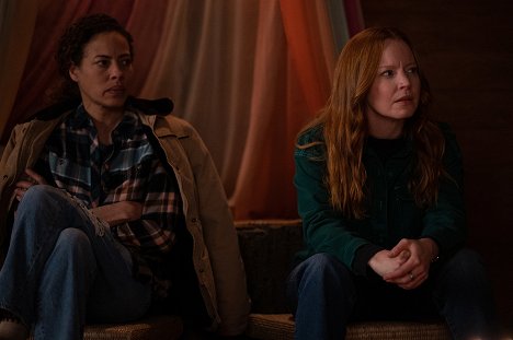 Tawny Cypress, Lauren Ambrose - Yellowjackets - Bezosobowy wybór - Z filmu