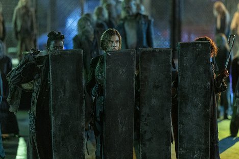 Lauren Cohan - The Walking Dead: Dead City - Everybody Wins a Prize - Photos