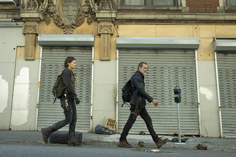 Lauren Cohan, Jeffrey Dean Morgan - The Walking Dead: Dead City - Doma Smo - Filmfotók