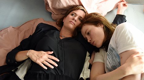 Emily Cox, Paula Kober - 37 Sekunden - Fest - De la película