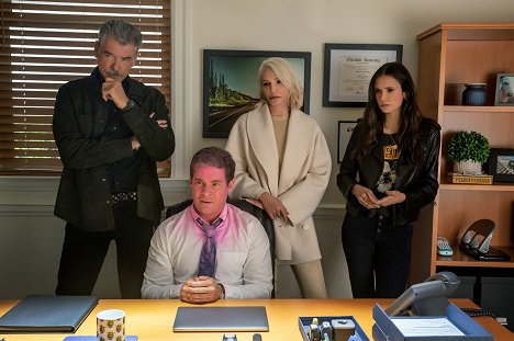 Pierce Brosnan, Adam Devine, Ellen Barkin, Nina Dobrev - Gangsters par alliance - Film