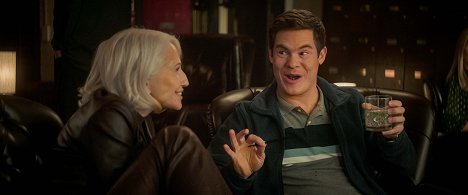 Ellen Barkin, Adam Devine - The Out-Laws - Van film