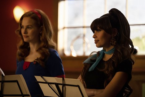 Madelaine Petsch, Vanessa Morgan - Riverdale - Kapitel einhundertundeinunddreißig: Archie – Das Musical - Filmfotos