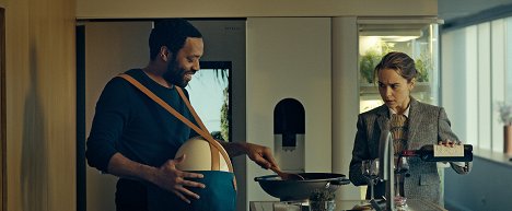 Chiwetel Ejiofor, Emilia Clarke - The Pod Generation - Filmfotók