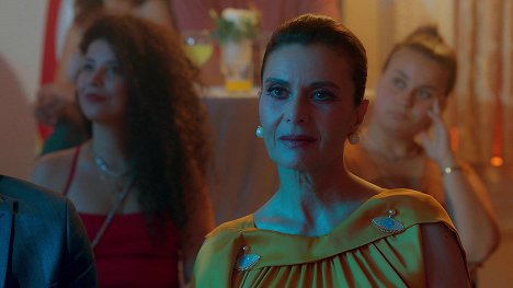Hatice Aslan - Ya Çok Seversen - Episode 7 - Film