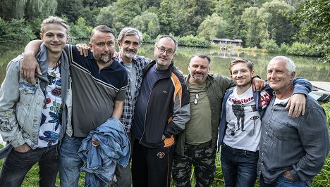 Tomáš Dalecký, Marek Daniel, Martin Myšička, Josef Polášek, Radek Holub, Filip František Červenka, Tomáš Hanák - Osada - Série 2 - Werbefoto