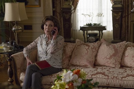 Kelly Bishop - Gilmore Girls: A Year in the Life - Spring - Photos