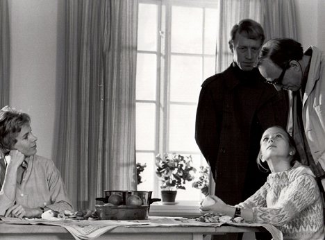Bibi Andersson, Max von Sydow, Maria Nolgård, Ingmar Bergman - The Touch - Van de set