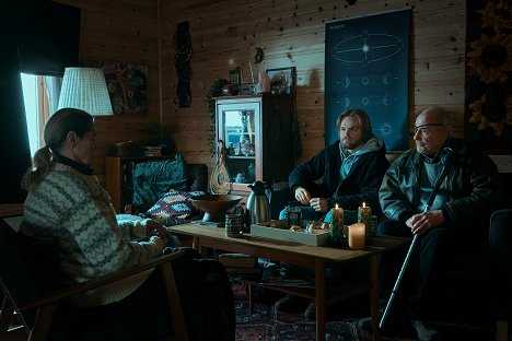 Tina Holth-Ekeberg, David Stakston, Bjørn Sundquist - Ragnarök - Der Krieg ist vorbei - Filmfotos