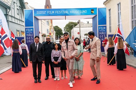 The opening screening at The 51st Norwegian International Film Festival in Haugesund. - Asim Chaudhry, Liza Haider, Mohammed Ahmed, Kriti Surjan Thepade, Manish Sharma - Hør her'a! - Rendezvények