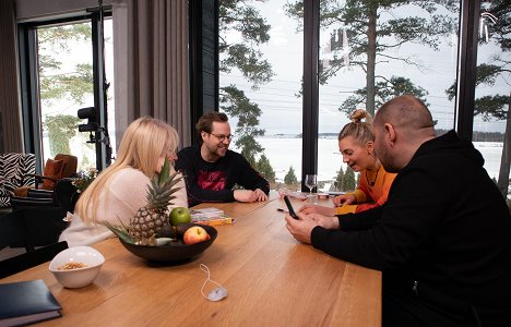 Joonas Kääriäinen, Karoliina Tuominen - Ei saa nauraa - Photos