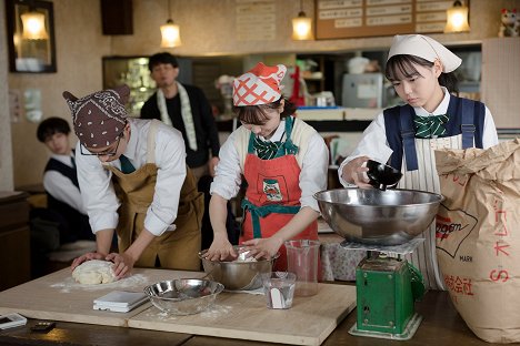 Ibuki Ōsako, Asuna Yanagi, Kanon Fujishima - Mendó na hitobito - Filmfotos