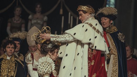 Vanessa Kirby, Joaquin Phoenix - Napoleon - Z filmu