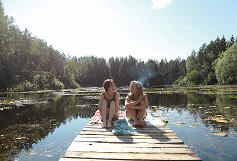 Anni Iikkanen, Rebekka Baer - Valoa valoa valoa - Filmfotos