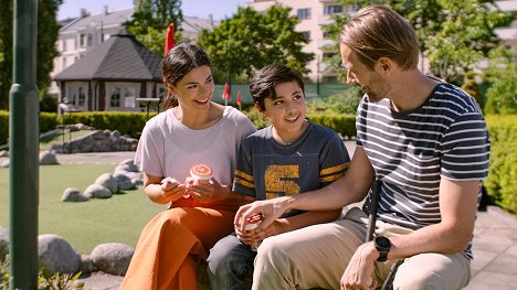 Nasrin Khusrawi, Anders Hoff - Norsk-ish - Season 2 - Kuvat elokuvasta