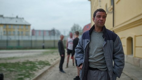Raphael Rowe - Inside World's Toughest Prisons - Czech Republic: The Crystal Meth Prison - Van film