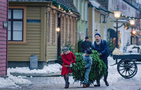Marte Klerck-Nilssen, Vegard Strand Eide, Jan Gunnar Røise - Teddy mackó karácsonya - Filmfotók