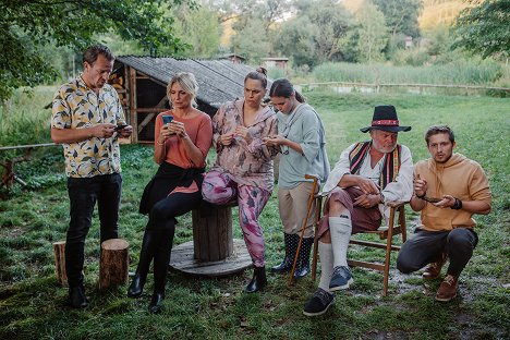 Stanislav Majer, Ivana Chýlková, Petra Nesvačilová, Karolína Lea Nováková, Igor Bareš, Filip František Červenka - Osada - Epizoda 7 - Filmfotos