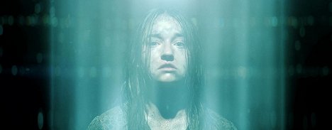 Kaitlyn Dever - No One Will Save You - Photos