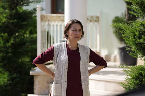 Ayça Bingöl - Kirli Sepeti - Episode 1 - De la película