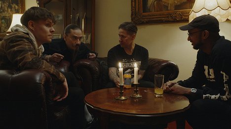 Juuso Karikuusi, Juhana Helmenkalastaja, Heikki Sorsa, Hanad Hassan - Petolliset - De la película