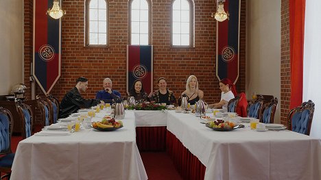 Mert Otsamo, Jukka Tammi, Sita Salminen, Heikki Sorsa, Jade Nyström, Tinze - Petolliset - Van film