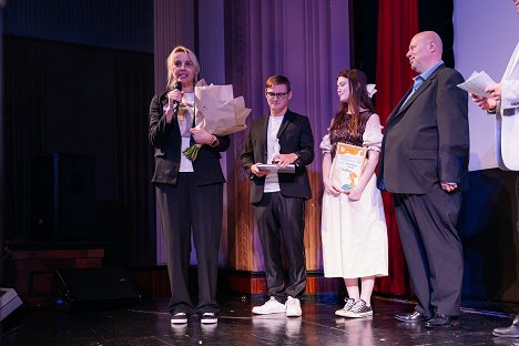 Cena za nejlepší seriálovou tvorbu na 55. ročníku dětského filmového a televizního festivalu Oty Hofmana - Marta Fenclová, Jan Bártek, Sára Korbelová - Sex O'Clock - Tapahtumista