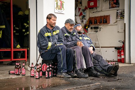 Marek Holý, Petr Rychlý, Radim Kalvoda - Co ste hasiči - Porod - Photos