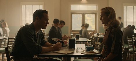 Lewis Pullman, Brie Larson - Lessons in Chemistry - Little Miss Hastings - Photos