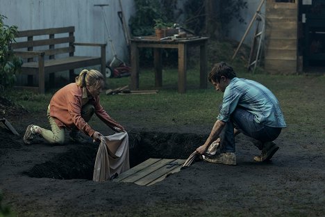 Lulu Wilson, Graham Verchere - La caída de la Casa Usher - Cierta noche aciaga - De la película