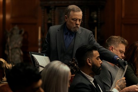 Mark Hamill, Rahul Kohli - The Fall of the House of Usher - A Midnight Dreary - Van film