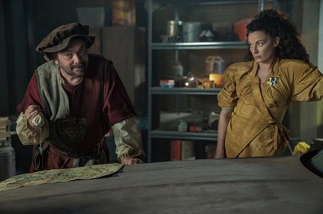 Mark Sheppard, Michelle Gomez - Doom Patrol - Youth Patrol - Z filmu