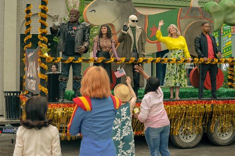 Riley Shanahan, Diane Guerrero, Matt Bomer, April Bowlby, Joivan Wade - Doom Patrol - Fame Patrol - Do filme