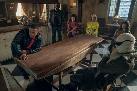 Joivan Wade, Riley Shanahan, Michelle Gomez, April Bowlby, Diane Guerrero, Matt Bomer - Doom Patrol - Fame Patrol - De la película