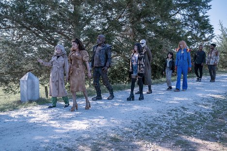 April Bowlby, Michelle Gomez, Riley Shanahan, Diane Guerrero, Matt Bomer - Doom Patrol - Fame Patrol - Photos