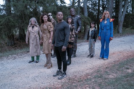 April Bowlby, Michelle Gomez, Joivan Wade, Diane Guerrero, Riley Shanahan, Abi Monterey, Madeline Zima - Doom Patrol - Fame Patrol - Film