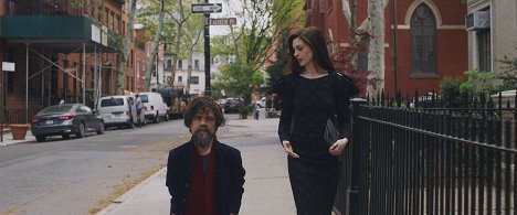 Peter Dinklage, Anne Hathaway - She Came to Me - Filmfotos