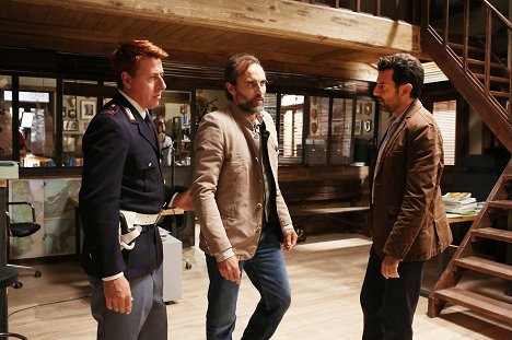 Gianmarco Pozzoli, Stefano Cassetti, Enrico Ianniello - Un passo dal cielo - Season 5 - Van film