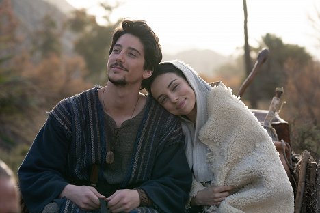 Milo Manheim, Fiona Palomo - Journey to Bethlehem - Do filme