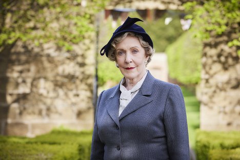 Patricia Hodge - All Creatures Great and Small - Season 4 - Promo
